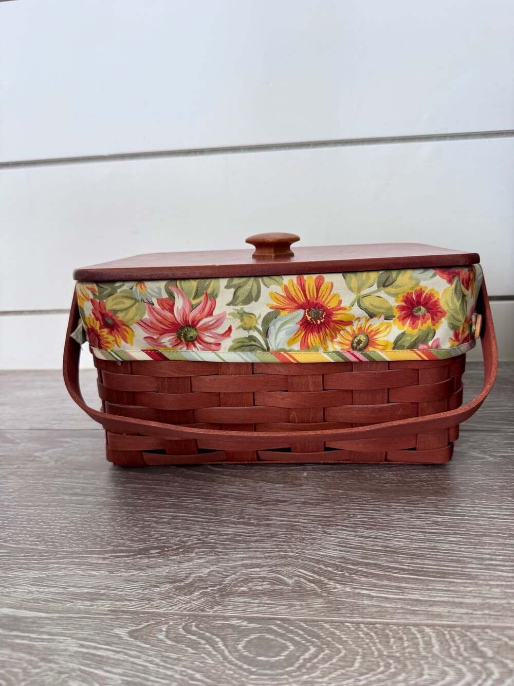 Longaberger 2006 Lunchbox Basket with Wooden Lid Handle and Floral Fabric Liner